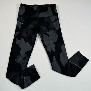 Athleta Reflective Relay Capri Legging Womens Size XXS Black Camo Zipper Pocket